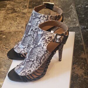 Calvin Klein Nalana Snakeskin Nappa Heels, Brand New in Box, Size 10